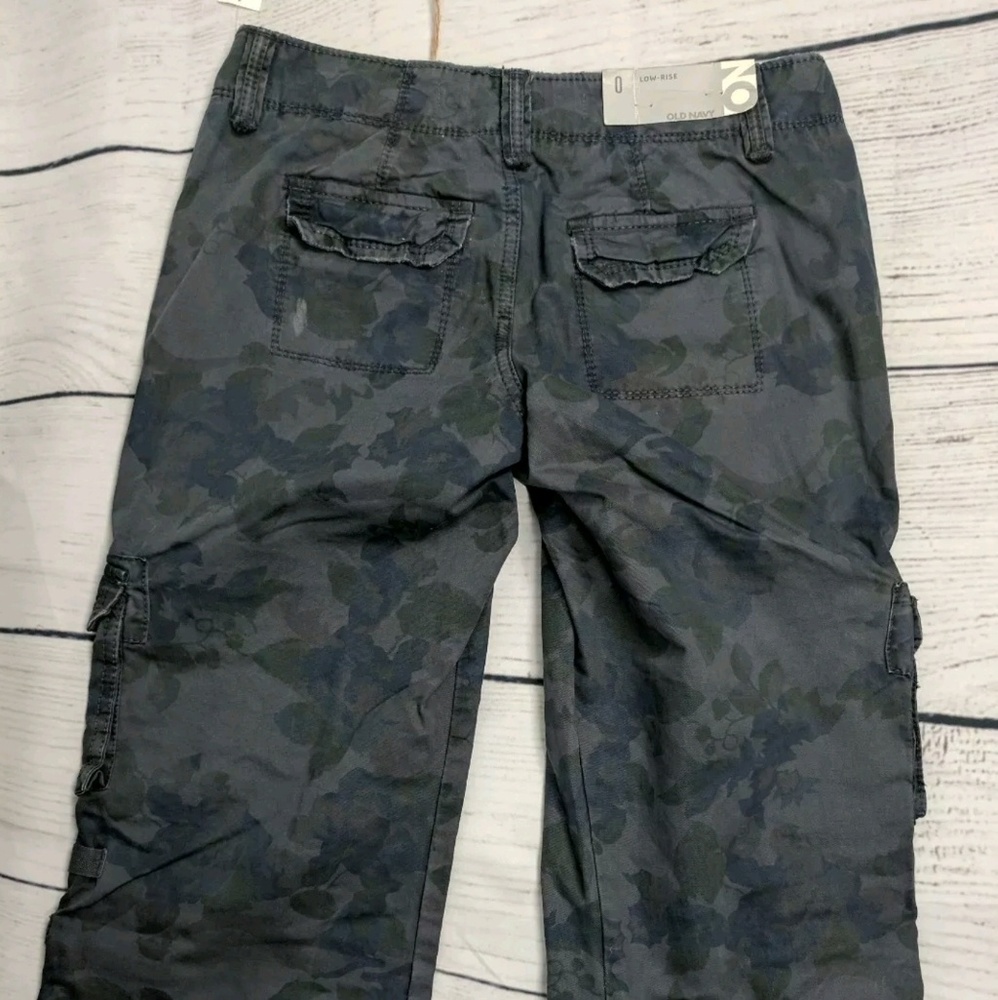 Old Navy floral cargo capri distressed NWT!